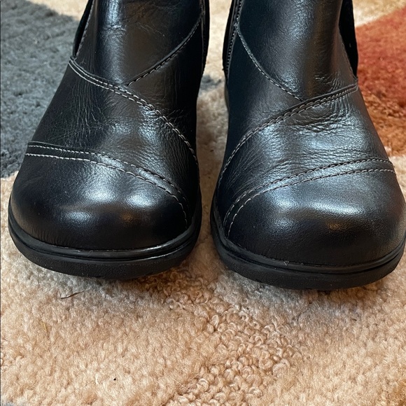 Clarks Collection Ultimate Comfort Women’s Black Side-Zip Booties - Picture 5 of 14